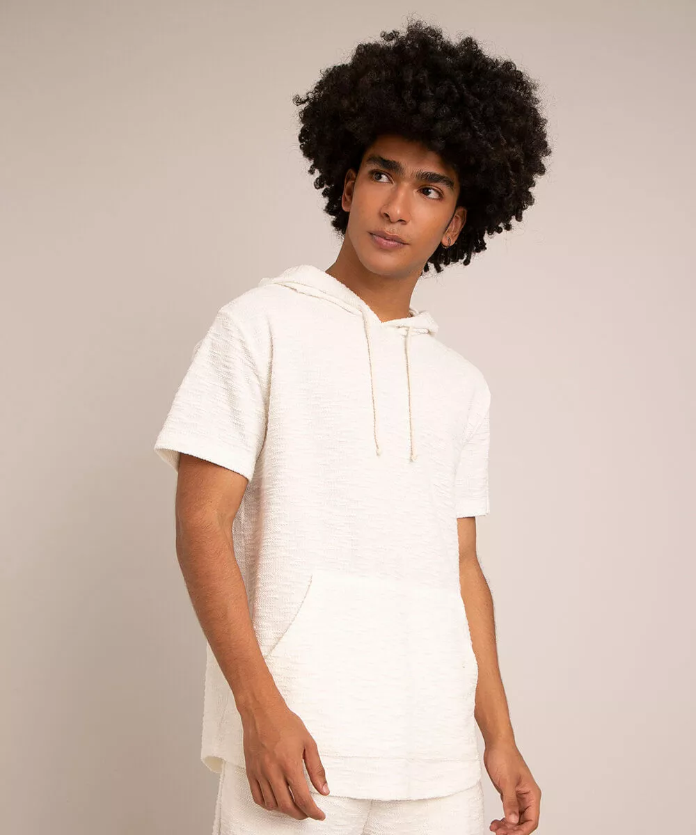 Camiseta Masculina em Moletom Flamê com Bolso e Capuz Manga Curta Off White