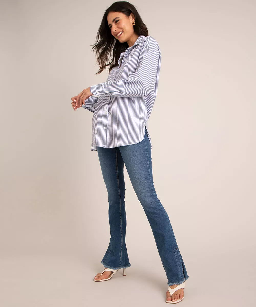 calça flare jeans cintura super alta com barra desfiada e fenda sawary azul escuro