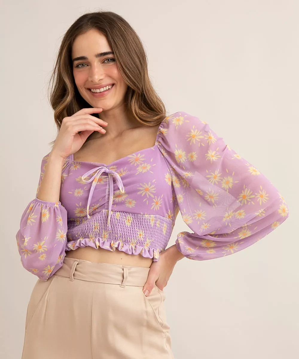 blusa cropped de tule estampado floral com lastex manga bufante decote princesa lilás