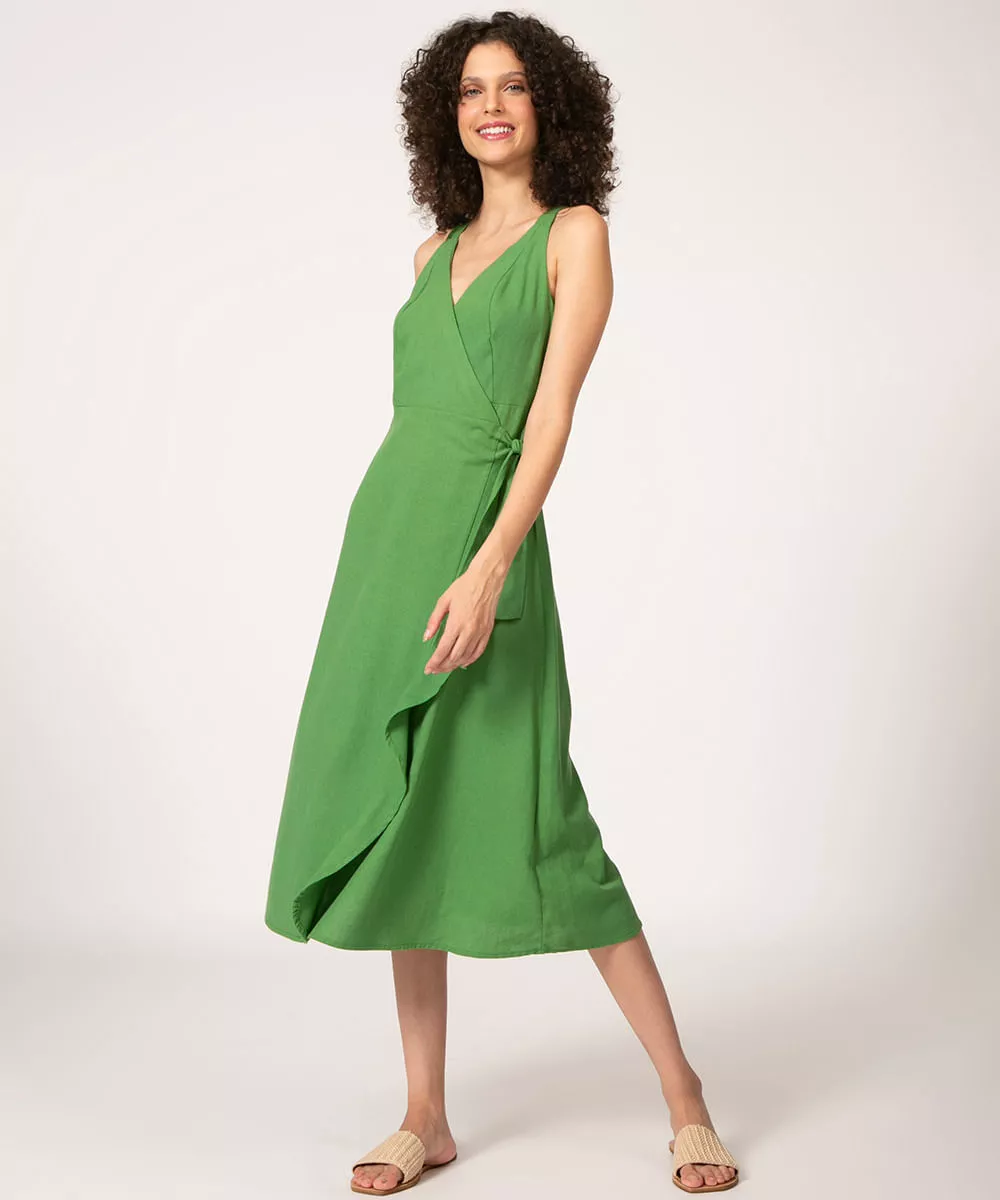 vestido midi de linho transpassado decote v alça média verde
