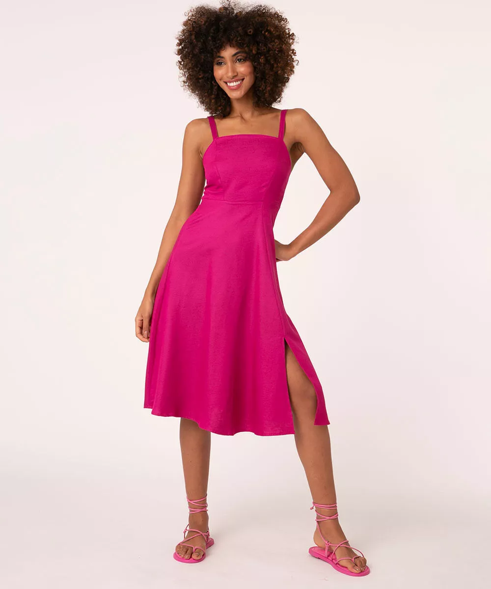vestido midi com linho alça fina decote reto pink